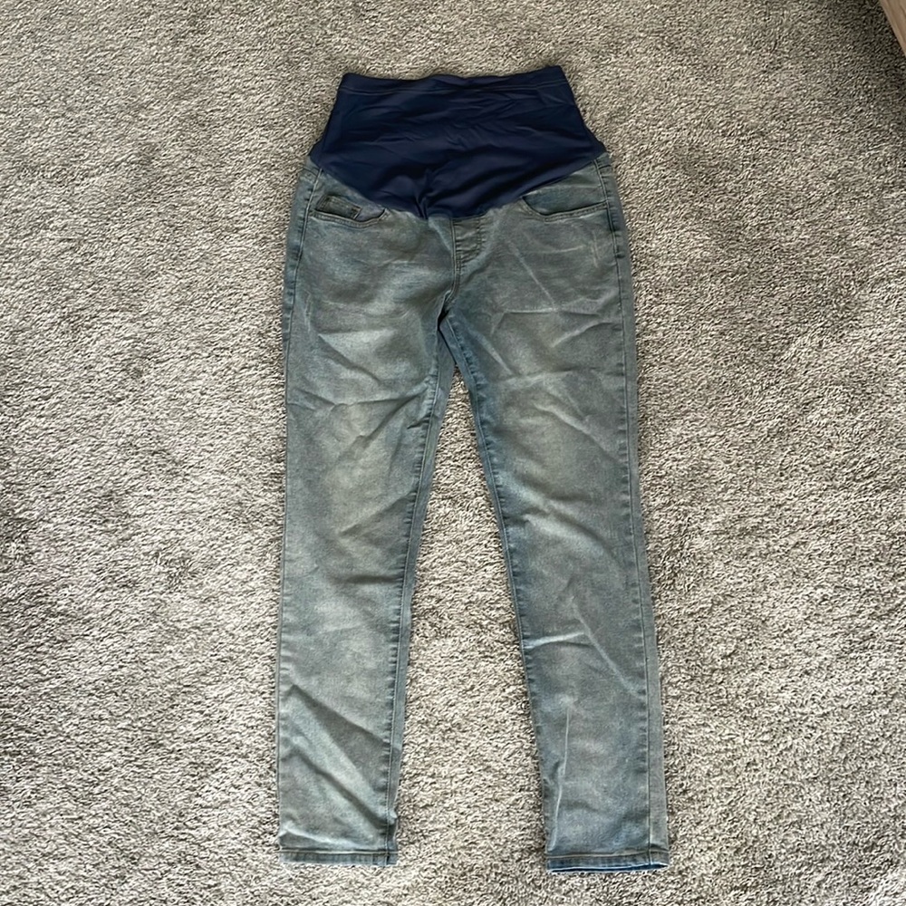 Maternity jeans: Size large